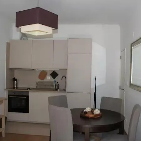 Guestrady - Almirante Reis * ליסבון