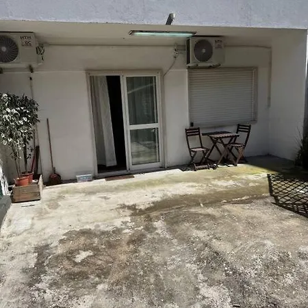 Guestrady - Almirante Reis * ליסבון